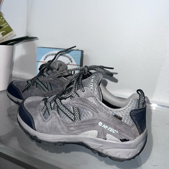 Hi-Tec Shoes - Hi-Tec women hiking shoes - like new - size 6